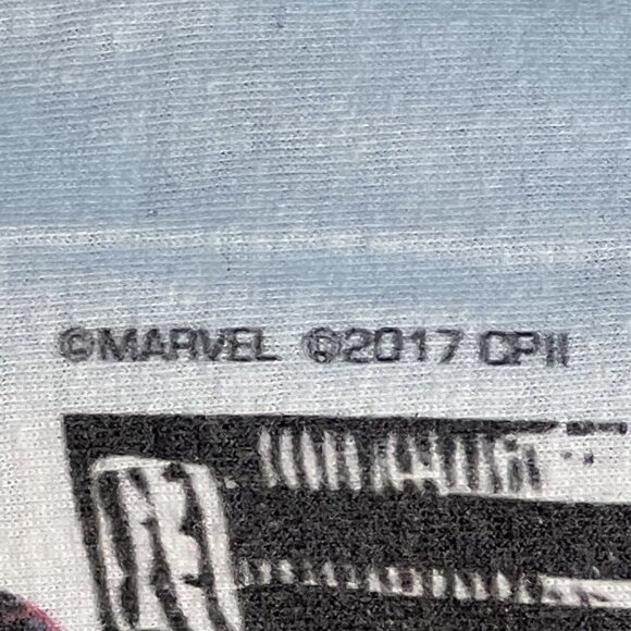 2017 Marvel Spiderman T Shirt Size Large White Swinging on Web Mens Graphic Tee - Picture 6 of 9